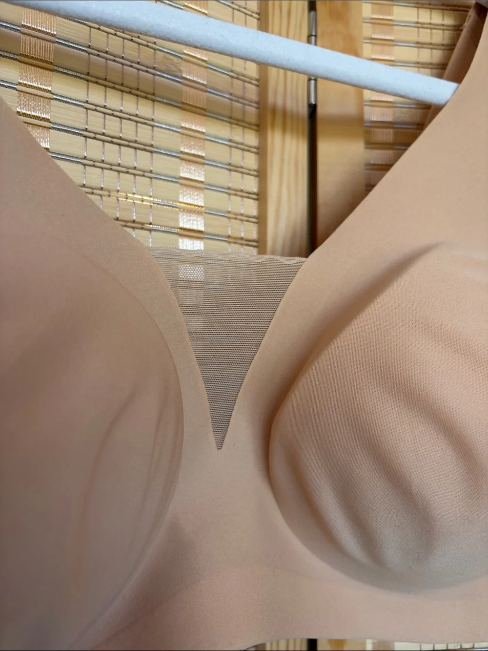 knix shadow mesh tshirt bra in beige, seamless wireless bra - Picture 13 of 17